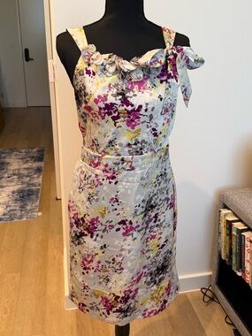 Ann Taylor LOFT Silver Midi dress with floral design, Size 4